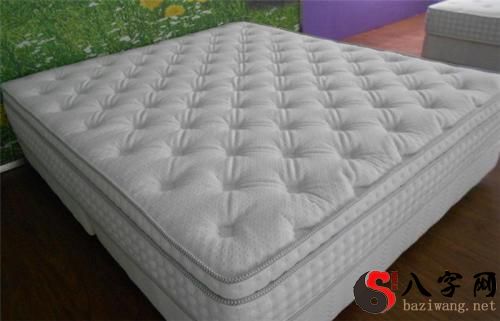 梦见床垫很软陷下去