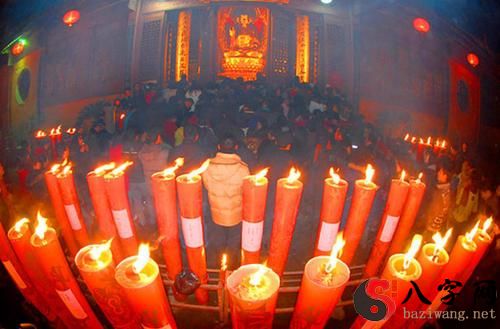 梦见自己在烧香拜佛