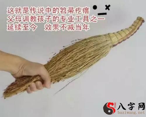 梦见挥舞笤帚扬起很多灰尘