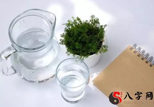 梦见喝水杯子裂开