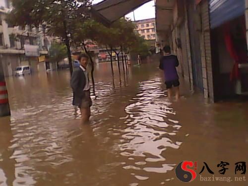 梦见发大水把家淹了