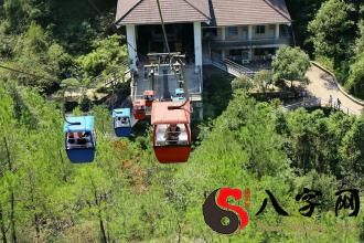 梦见坐缆车没有窗户