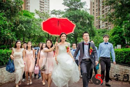 梦见结婚下暴雨