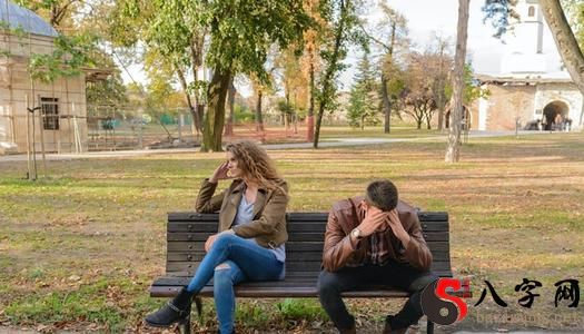 梦见情人跟别人暧昧