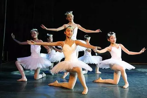 梦见自己正在跳舞